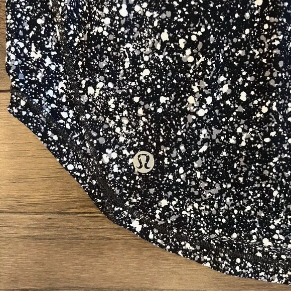 Women's LULULEMON Black White Activewear Tank Top Size 2-4 - Picture 5 of 5